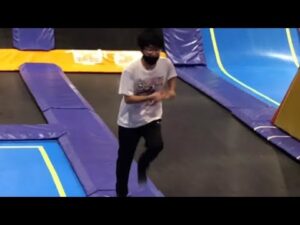 そりたつ壁に挑戦する無垢の巨人