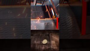 エスカレーターで何かが転がってた#shorts #greatescape #進撃の巨人